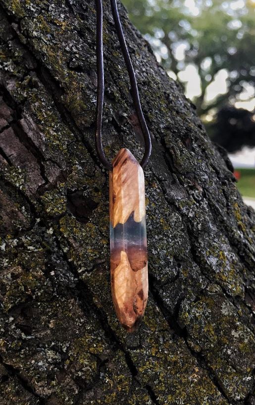 pendant_handcrafted_male_wood.JPG